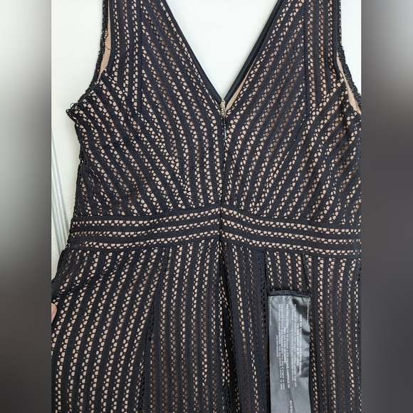 NWT !! BCBG Stunning Sheath Black Dress Sz. Large - Picture 6 of 10